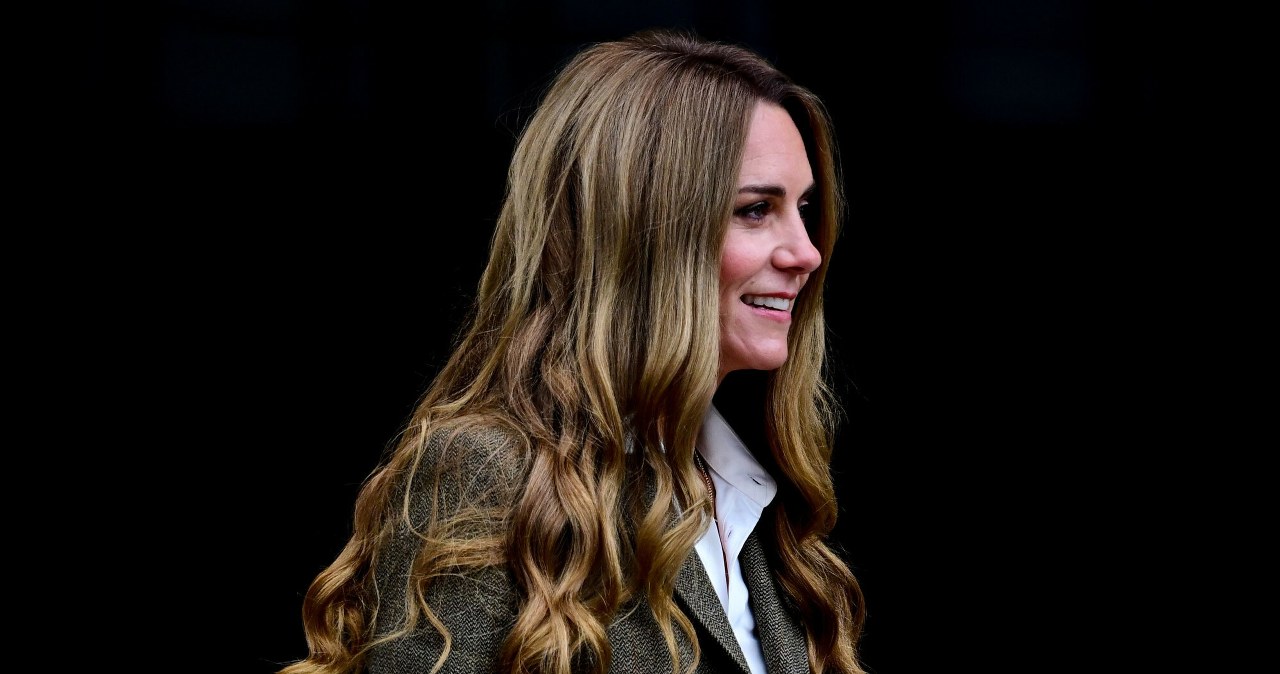 Piękne długie włosy Księżnej Kate /Rex Features /East News
