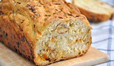 Pięknie wyrasta, a jego aromat unosi się w całym domu. Chlebek jesienny do zupy i nie tylko