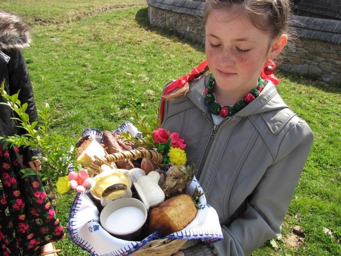 Piękny koszyk z Orawskiego Parku Etnograficznego /Maciej Pałahicki /RMF FM
