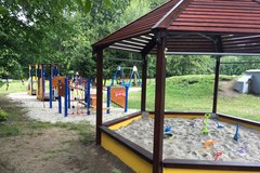 Piękny, nowy plac zabaw w Dobroszycach! Na dzieci czeka mnóstwo atrakcji