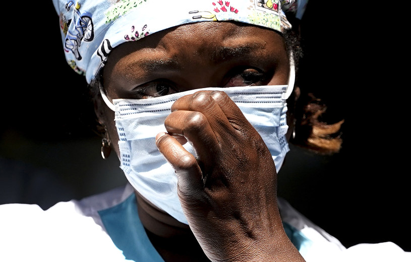 Pielęgniarka ze szpitala w Brukseli /KENZO TRIBOUILLARD/AFP /AFP