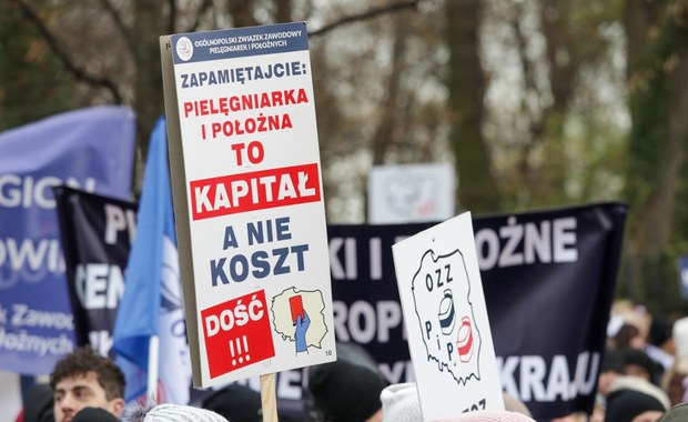 Pielęgniarki i położne kontra rząd. Protest w Warszawie