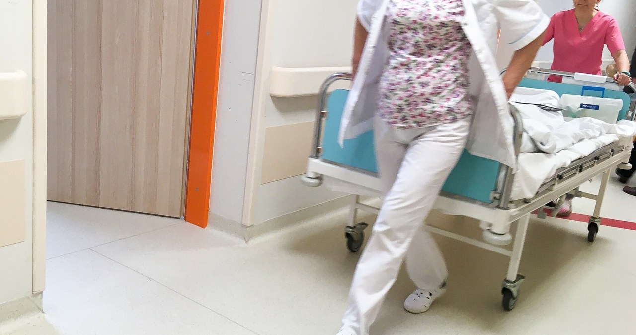 Pielęgniarki jednego z polskich szpitali uzyskały informacje na temat premii, jakie otrzymał personel. W sieci zawrzało /Piotr Kamionka /Reporter