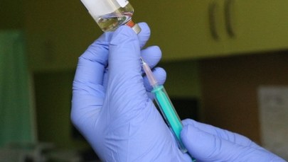 ​Pielęgniarki porzucają pracę w Wielkiej Brytanii. Ich liczba "dramatycznie spadła"