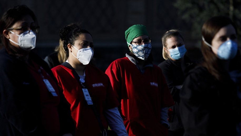 Pielęgniarki z Saint Joseph's Medical Center w Nowym Jorku /JUSTIN LANE /PAP/EPA