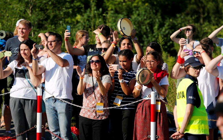 Pielgrzymi czekają na Franciszka /Andrzej Grygiel /PAP