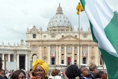 Pielgrzymi koczujący na Placu Św. Piotra 