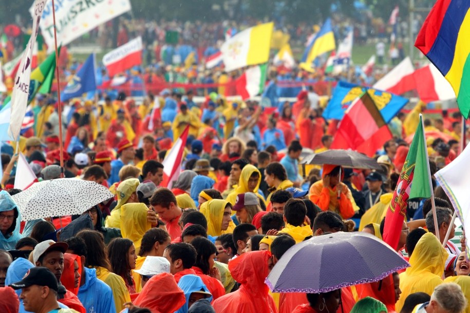 Pielgrzymi na Błoniach /Stanisław Rozpędzik /PAP