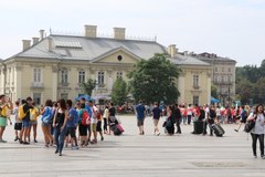 Pielgrzymi na Krakowskim Dworcu PKP