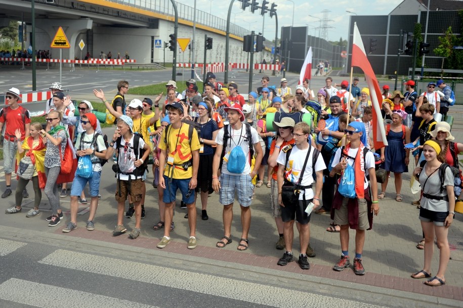 Pielgrzymi w drodze z Krakowa do Brzegów /Darek Delmanowicz /PAP