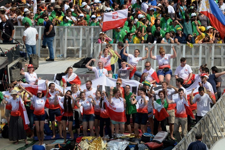 Pielgrzymi z Polski na ŚDM w Rio de Janeiro w 2013 /NELSON ALMEIDA /AFP