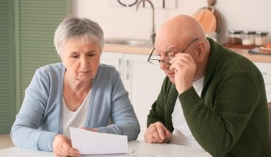Pieniądze dla 75-latków. ZUS wyśle im w maju bez wniosku 366,68 zł