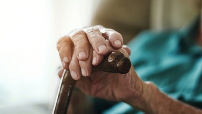 Pieniądze dla stulatków. Ile osób dostaje specjalne świadczenie?