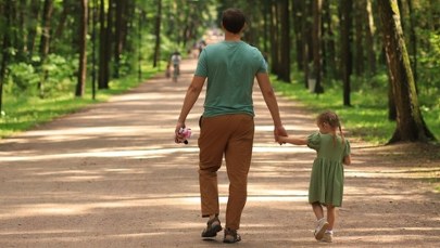 Pieniądze dostaną także ojcowie? Możliwa zmiana w świadczeniu