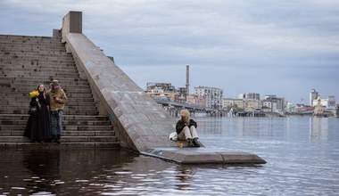 Pieniądze ukraińskich migrantów coraz częściej płyną poza bankami