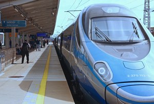 Pieniądze z UE na "zieloną kolej" i podwyżka cen biletów w PKP