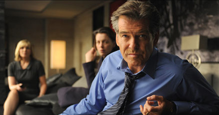 Pierce Brosnan gra w "The Ghost" byłego premiera Wielkiej Brytanii /materiały prasowe