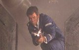 Pierce Brosnan jako 007 w filmie "Świat to za mało" /