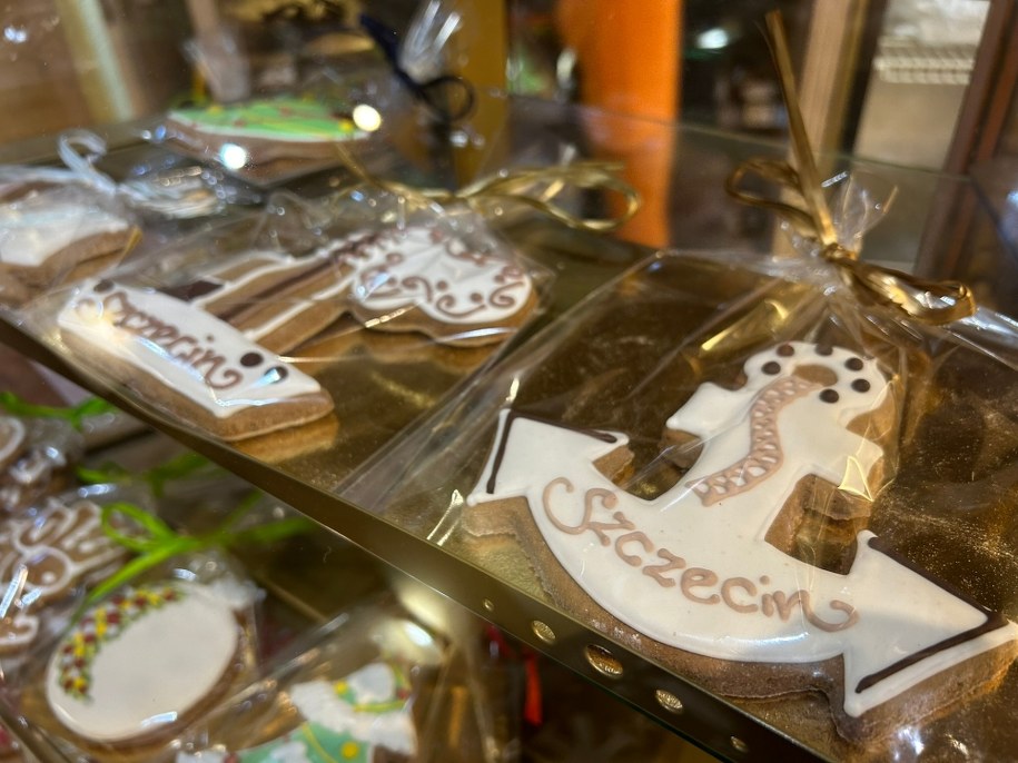 Pierniki są wypiekane w charakterystycznych dla regionu kształtach, związanych z morzem. /Bauer /RMF FM - reporter