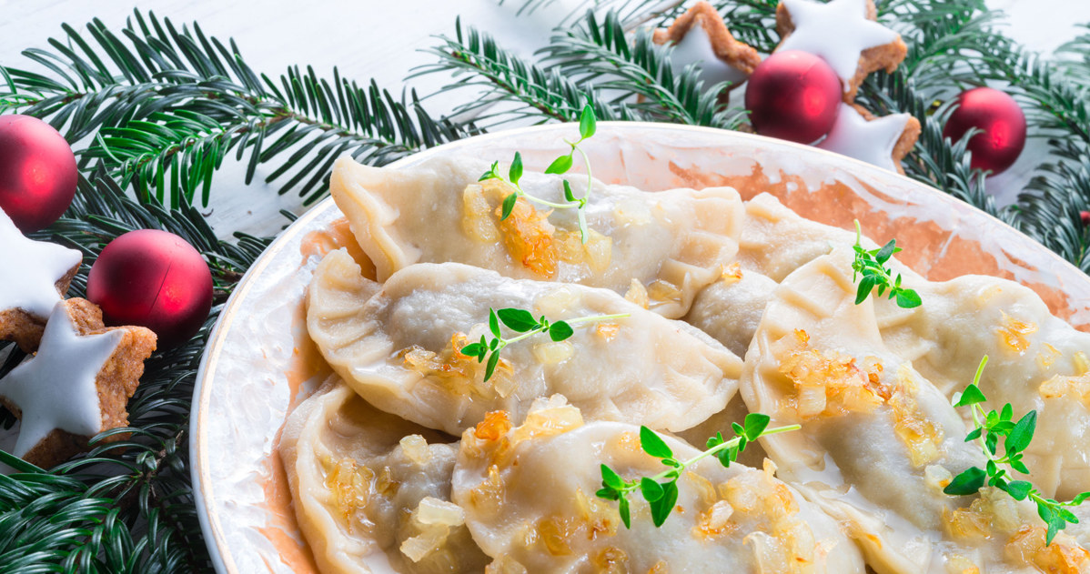 Pierogi polane tłuszczem to bomba kaloryczna! /123RF/PICSEL