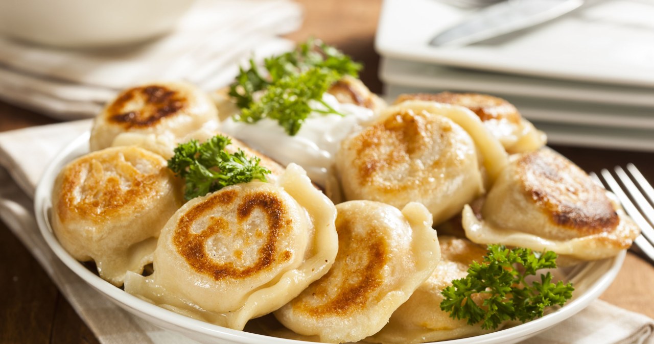 Pierogi smaż tylko na tym tłuszczu. Wychodzą chrupiące, złociste i pyszne /123RF/PICSEL