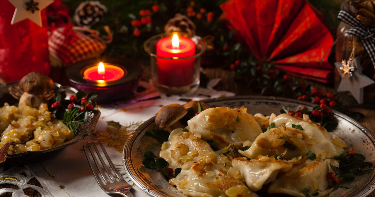 Pierogi z kapustą i grzybami to jedno z najpopularniejszych dań na Wigilię /gkrphoto /123RF/PICSEL