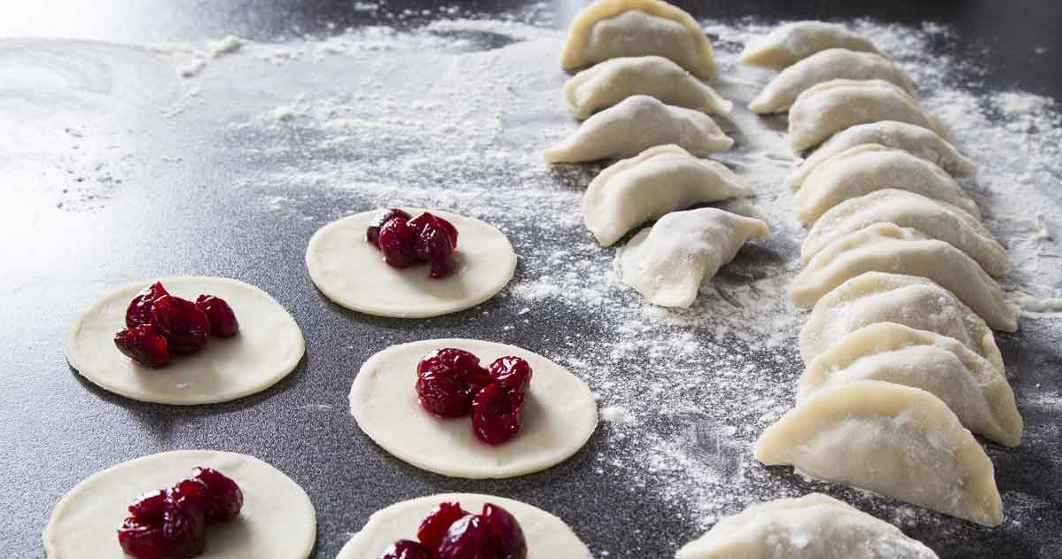 Pierogi z nadzieniem wiśniowym /123RF/PICSEL