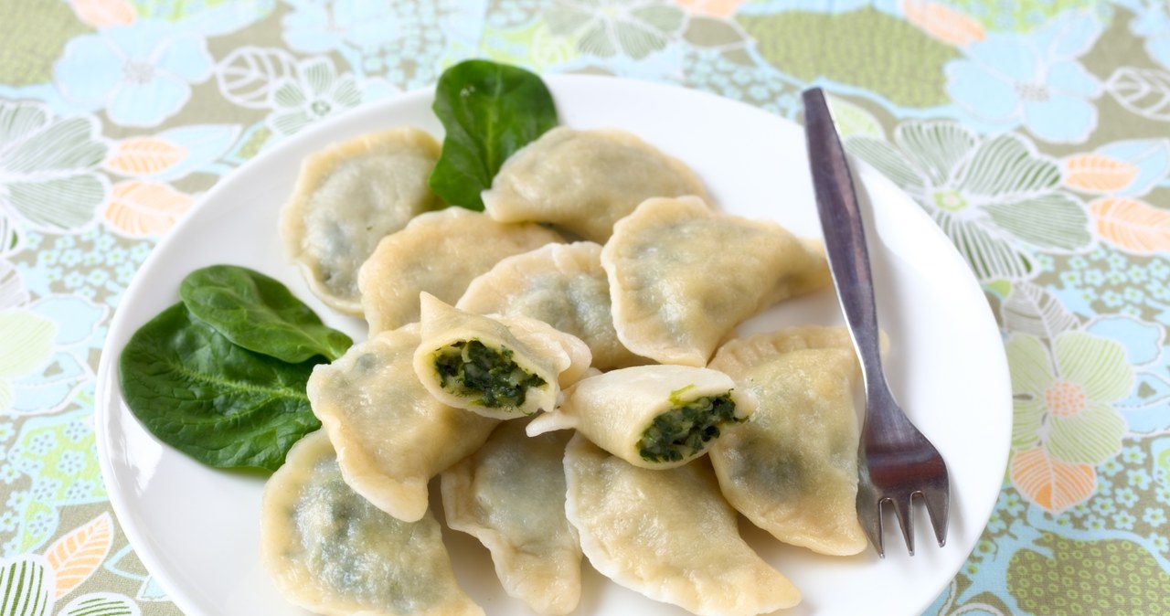 Pierogi ze szpinakiem smakują wyjątkowo /123RF/PICSEL