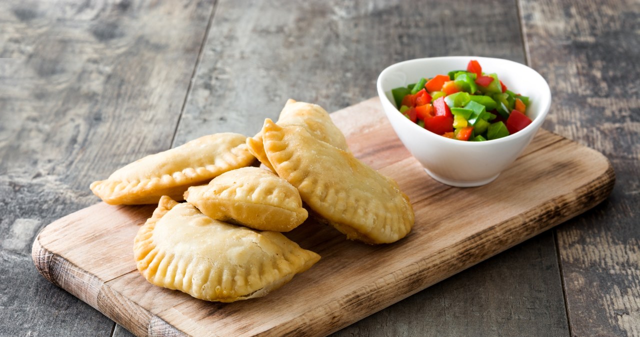 Pierożki empanadas z tuńczykiem /123RF/PICSEL