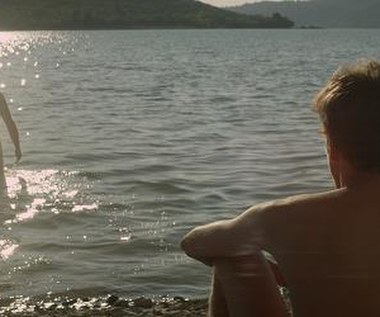 Pierre de Ladonchamps w scenie z filmu "Nieznajomy nad jeziorem"