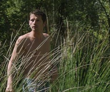 Pierre de Ladonchamps w scenie z filmu "Nieznajomy nad jeziorem"