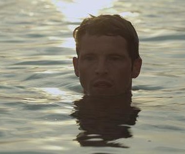 Pierre de Ladonchamps w scenie z filmu "Nieznajomy nad jeziorem"