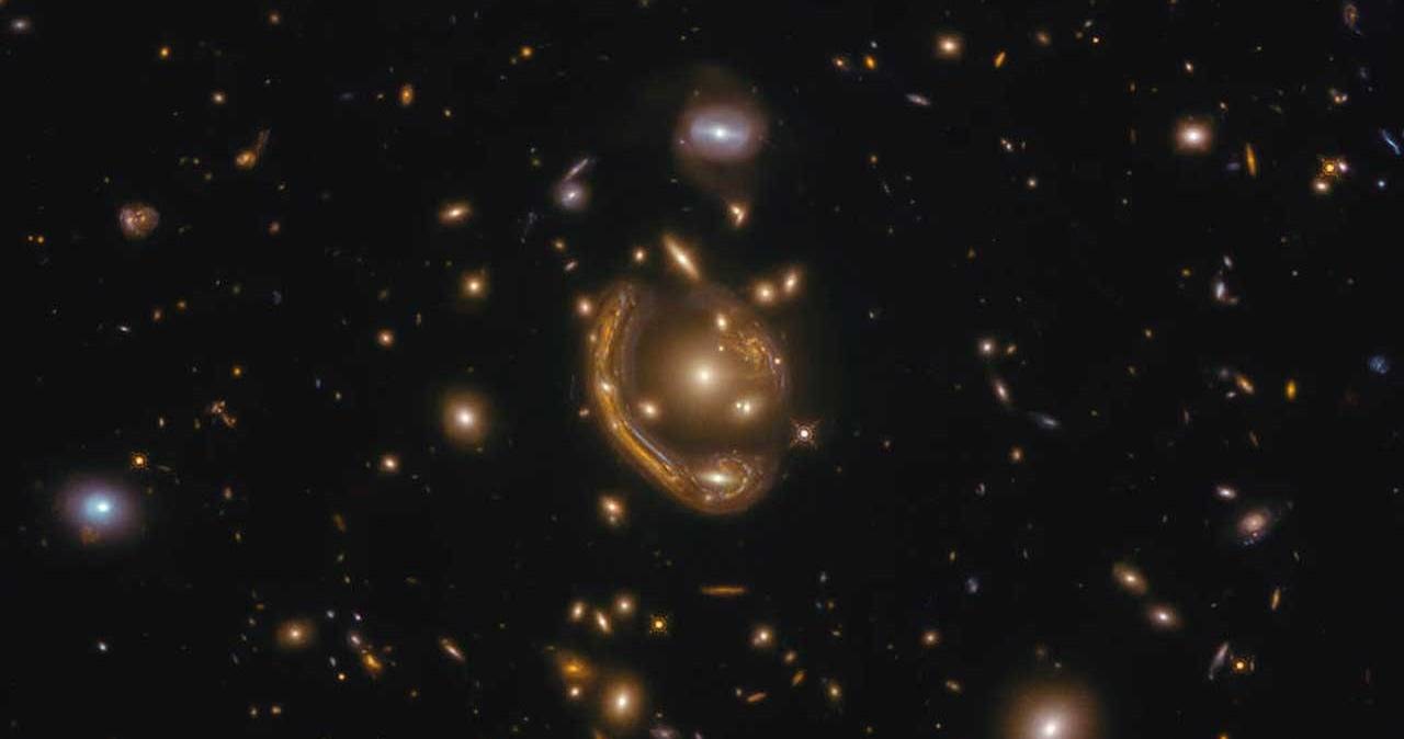 Pierścień Einsteina w GAL-CLUS-022058s /materiały prasowe