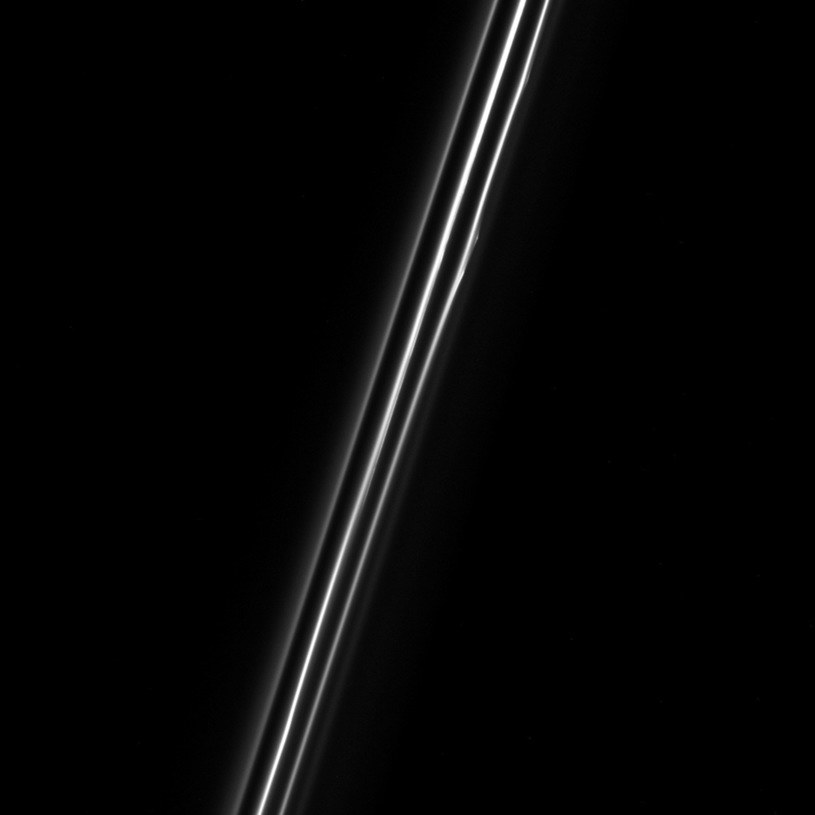 Pierścień F Saturna /NASA