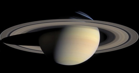 Pierścienie Saturna prawie tak stare jak wszechświat? /NASA