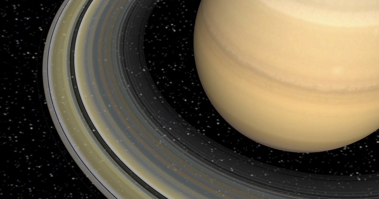 Pierścienie Saturna to miliardy odłamków lodowych, które krążą wokół planety. /123RF/PICSEL /123RF/PICSEL