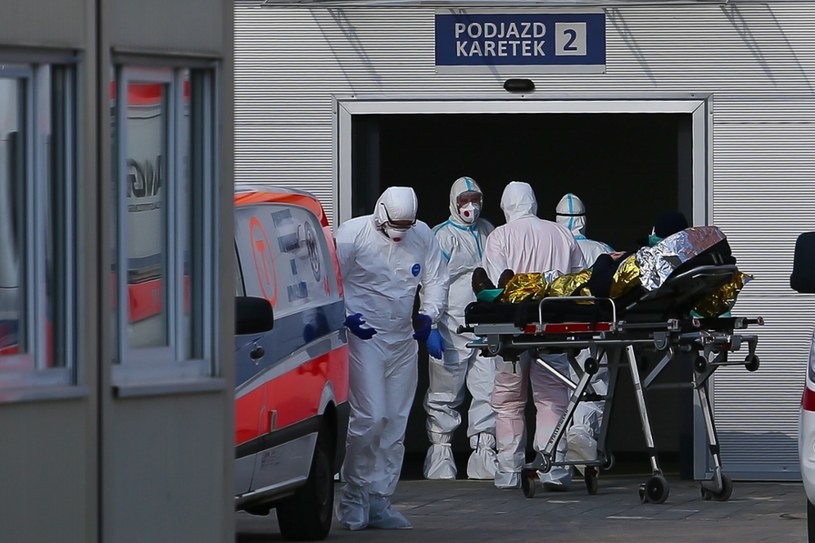 Pierwsi pacjenci szpitala tymczasowego we Wrocławiu /fot. Paweł Relikowski/Polska Press /East News