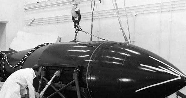 Pierwsza bomba atomowa (Blue Danube) została dostarczona do bazy RAF w listopadzie 1953 roku /Polska Zbrojna