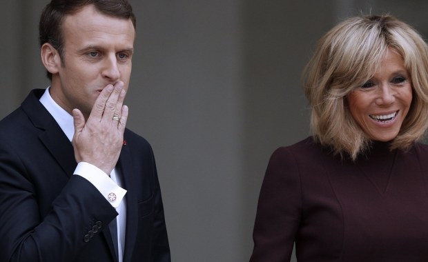Pierwsza Dama Francji nie chce pozostawać w cieniu męża. Dosłownie!