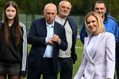 Pierwsza dama RP Marta Nawrocka podczas IV Podkarpackiego Festiwalu Piłki Nożnej Kobiecej w Tarnobrz