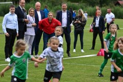 Pierwsza dama RP Marta Nawrocka podczas IV Podkarpackiego Festiwalu Piłki Nożnej Kobiecej w Tarnobrz