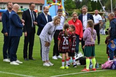 Pierwsza dama RP Marta Nawrocka podczas IV Podkarpackiego Festiwalu Piłki Nożnej Kobiecej w Tarnobrz