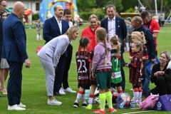 Pierwsza dama RP Marta Nawrocka podczas IV Podkarpackiego Festiwalu Piłki Nożnej Kobiecej w Tarnobrz