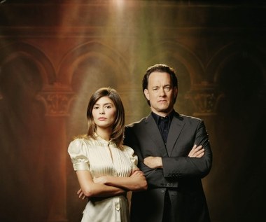 Pierwszą dużą anglojęzyczną rolą Tautou była kreacja Sophie Neveu w ekranizacji "Kodu Leonarda da Vinci" Dana Browna.

"Audrey ma tę wyjątkową cechę, która znakomicie wpisuje się w mistyczny klimat 'Kodu Leonarda da Vinci'. Jest tajemnicza, ale jednocześnie bliska przeciętnemu człowiekowi. Jest nieco eteryczna i enigmatyczna, ale kiedy zadaje pytanie, sprawia wrażenie osoby twardo stąpającej po ziemi" - chwalił Francuzkę reżyser Ron Howard.

 