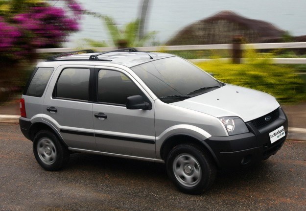 Pierwsza generacja EcoSporta, spokrewniona z Fusionem, trafiła do produkcji w 2004 roku. /Ford
