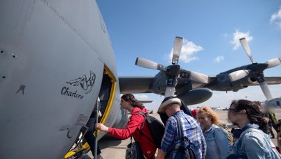 Pierwsza grupa ewakuowanych Polaków już w Warszawie