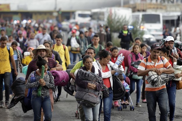 Pierwsza grupa migrantów z Ameryki Środkowej idących do USA dotarła do stolicy Meksyku /HILDA RIOS /PAP/EPA