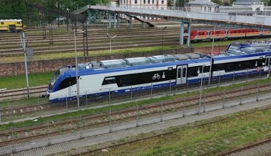 Pierwsza hybryda PKP Intercity dojechała na testy do Żmigrodu