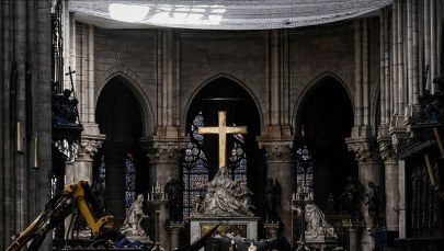 Pierwsza msza w katedrze Notre Dame od czasu gigantycznego pożaru