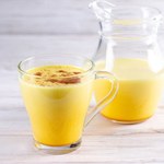 Pierwsza pomoc w jesiennym przeziębieniu. Seniorzy powinni pić regularnie, bo pomaga na ból stawów